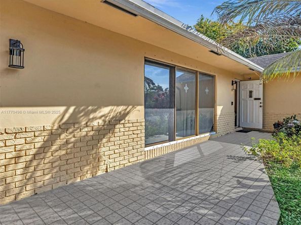5404 Bayberry Ln, Tamarac FL 33319