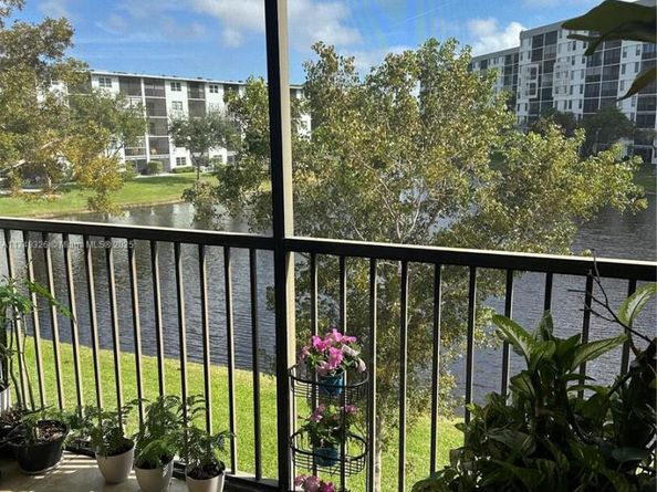2228 N Cypress Bend Dr 310, Pompano Beach FL 33069