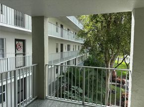 2228 N Cypress Bend Dr 310, Pompano Beach FL 33069