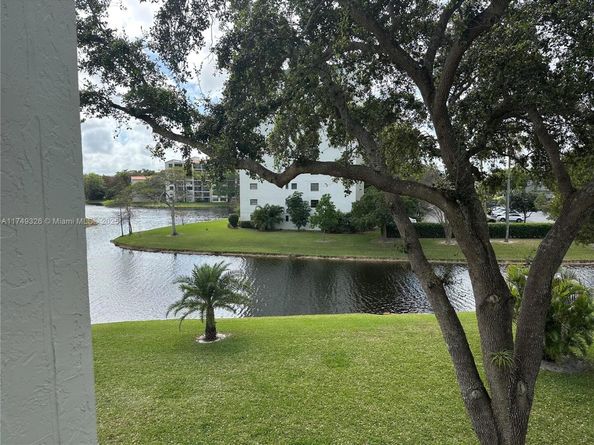 2228 N Cypress Bend Dr 310, Pompano Beach FL 33069