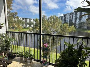2228 N Cypress Bend Dr 310, Pompano Beach FL 33069