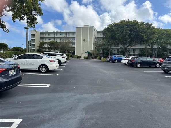 2228 N Cypress Bend Dr 310, Pompano Beach FL 33069