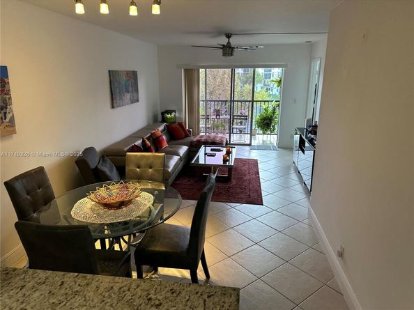 2228 N Cypress Bend Dr 310, Pompano Beach FL 33069