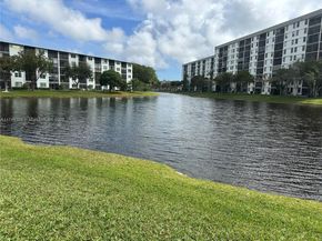 2228 N Cypress Bend Dr 310, Pompano Beach FL 33069