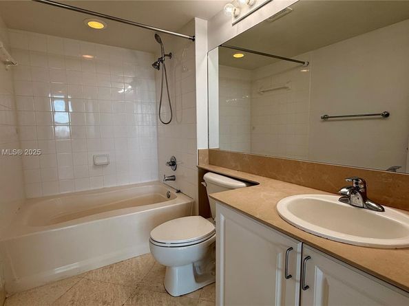 1155 Brickell Bay Dr PH104, Miami FL 33131