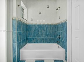 2850 NW 5th St, Miami FL 33125