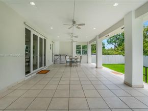 2850 NW 5th St, Miami FL 33125