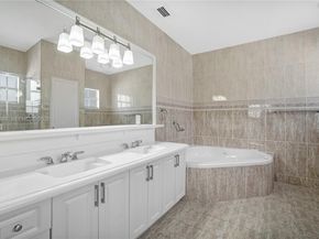 2850 NW 5th St, Miami FL 33125