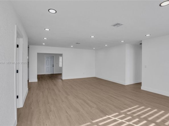 911 NW 200th Ter, Miami Gardens FL 33169