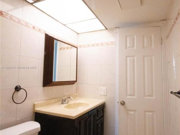 3000 NW 48th Ter 322, Lauderdale Lakes FL 33313