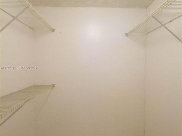 3000 NW 48th Ter 322, Lauderdale Lakes FL 33313