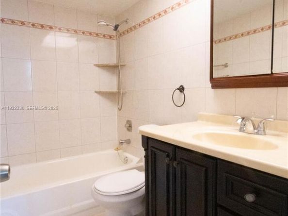 3000 NW 48th Ter 322, Lauderdale Lakes FL 33313