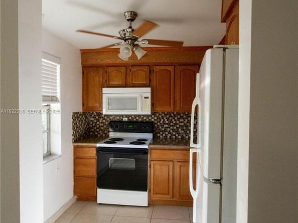 3000 NW 48th Ter 322, Lauderdale Lakes FL 33313