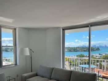 6900 Bay Dr