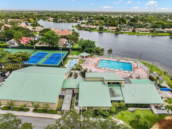 4167 Forest Hill Dr, Cooper City FL 33026