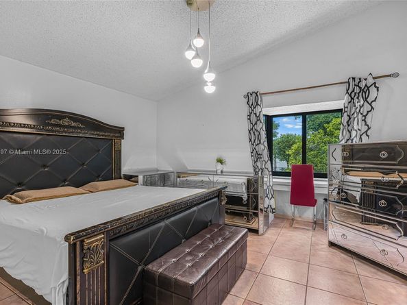 1555 SW 122nd Ave 14, Miami FL 33184