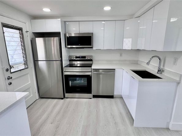 2999 Point East Dr C101, Aventura FL 33160