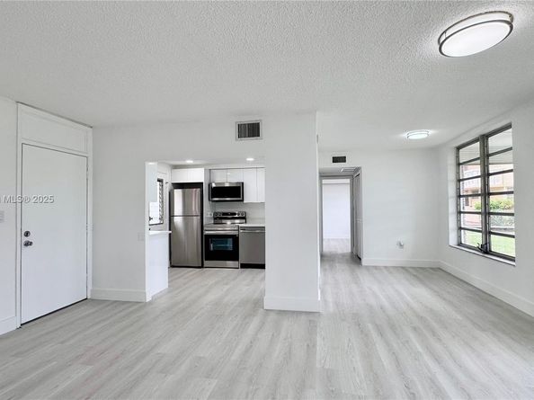 2999 Point East Dr C101, Aventura FL 33160