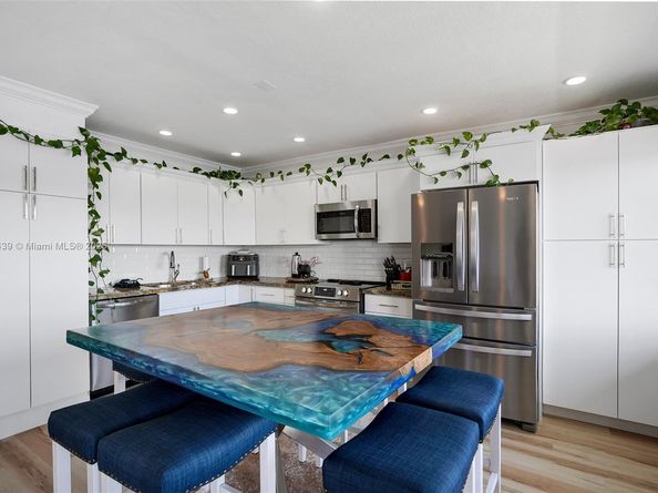 1201 S Riverside Dr 301, Pompano Beach FL 33062