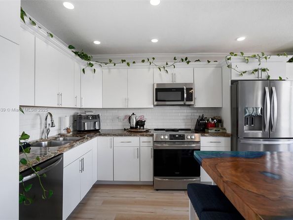 1201 S Riverside Dr 301, Pompano Beach FL 33062
