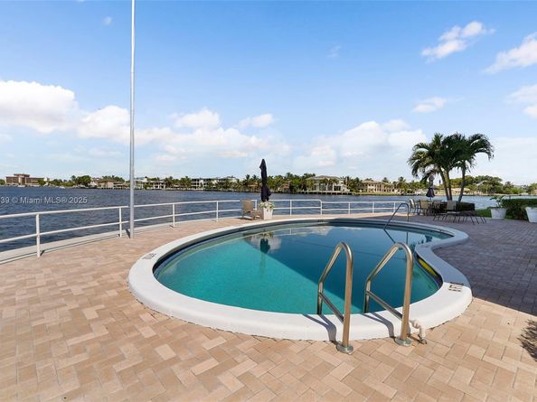 1201 S Riverside Dr 301, Pompano Beach FL 33062