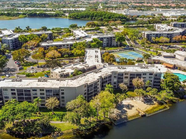 1100 Colony Point Cir 201, Pembroke Pines FL 33026