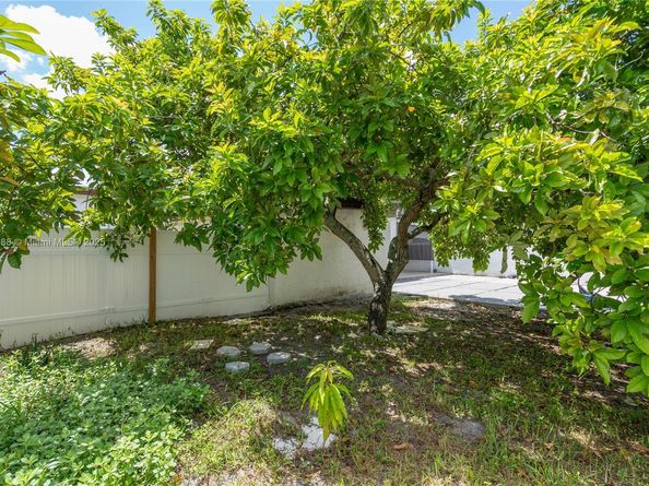 171 W 64th St, Hialeah FL 33012