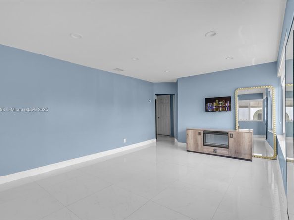 171 W 64th St, Hialeah FL 33012