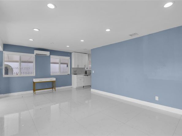 171 W 64th St, Hialeah FL 33012