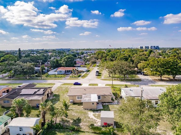 720 NW 38th Ave, Lauderhill FL 33311