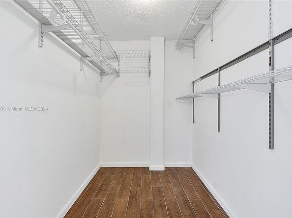 3600 NE 170th St 211, North Miami Beach FL 33160