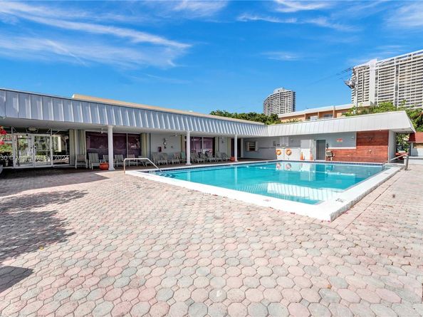 3600 NE 170th St 211, North Miami Beach FL 33160