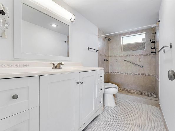 3600 NE 170th St 211, North Miami Beach FL 33160