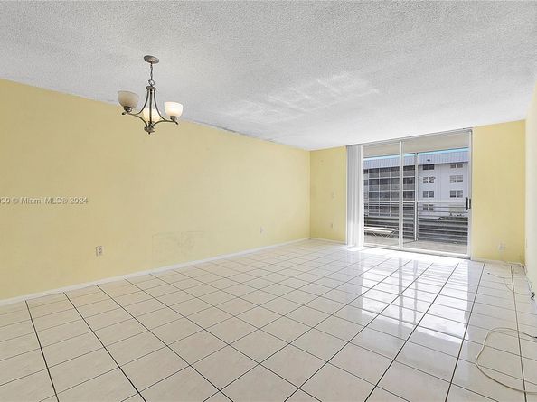 3600 NE 170th St 211, North Miami Beach FL 33160