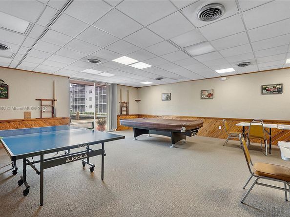 3600 NE 170th St 211, North Miami Beach FL 33160