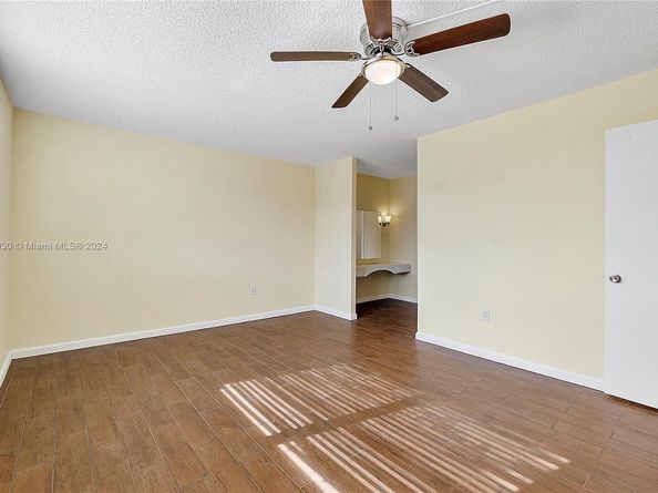 3600 NE 170th St 211, North Miami Beach FL 33160