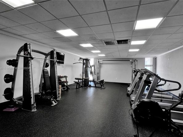 3600 NE 170th St 211, North Miami Beach FL 33160