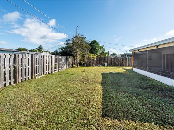 9331 NW 24th Pl, Sunrise FL 33322