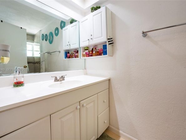 9331 NW 24th Pl, Sunrise FL 33322