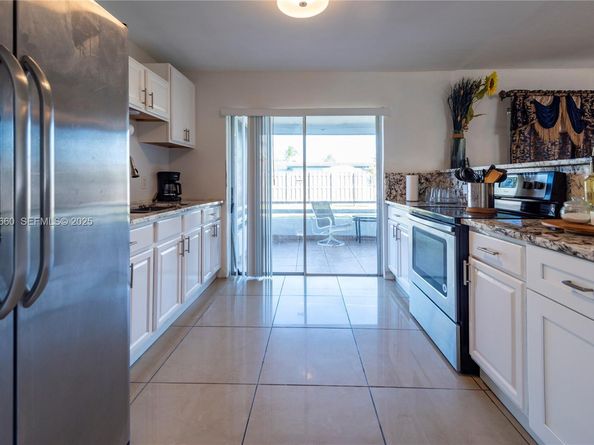 9331 NW 24th Pl, Sunrise FL 33322