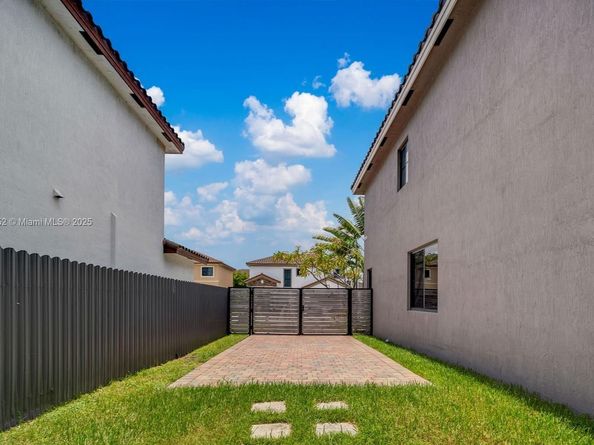 23061 SW 114th Path, Miami FL 33170