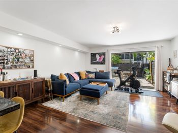 3218 W Trade Ave