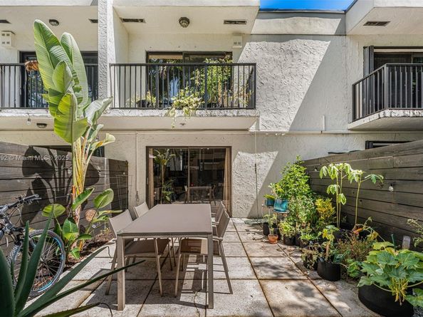 3218 W Trade Ave III3, Miami FL 33133