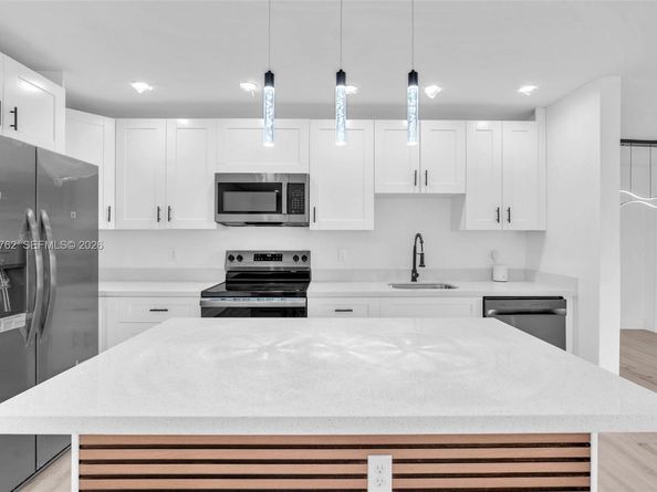 2572 NW 20th St, Fort Lauderdale FL 33311