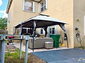 1889 SE 14th St, Homestead FL 33035