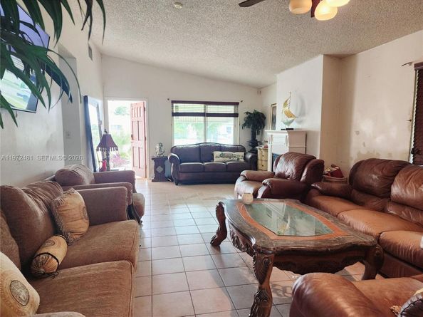 2623 Harding St, Hollywood FL 33020