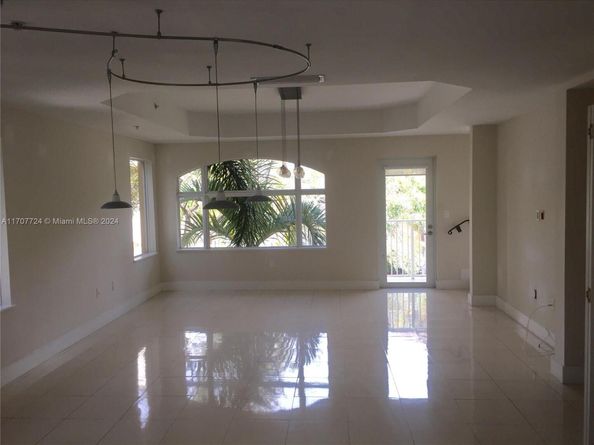 2700 NE 184th Ter 126, Aventura FL 33160