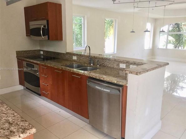 2700 NE 184th Ter 126, Aventura FL 33160