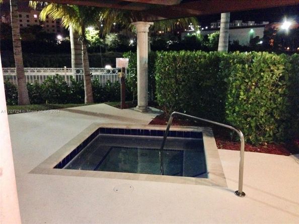 2700 NE 184th Ter 126, Aventura FL 33160