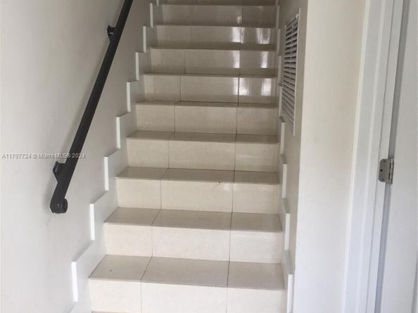 2700 NE 184th Ter 126, Aventura FL 33160